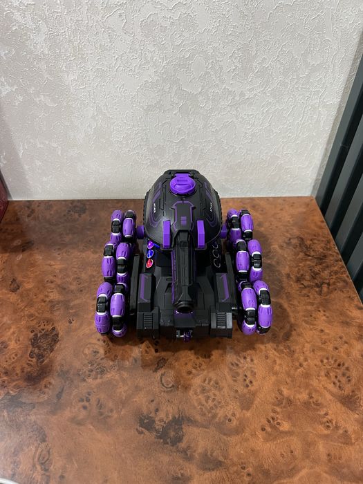 oʻyinchoq tank pultli moshina