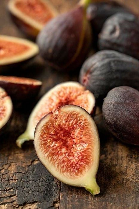 Smochini puieți și smochine proaspete