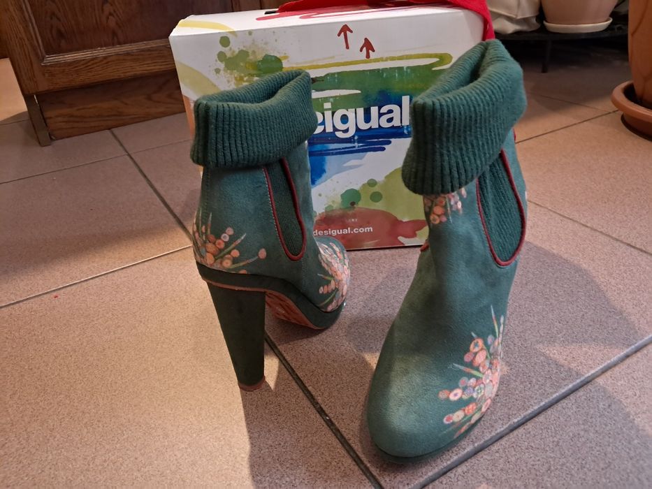 Зелени боти на ток Desigual