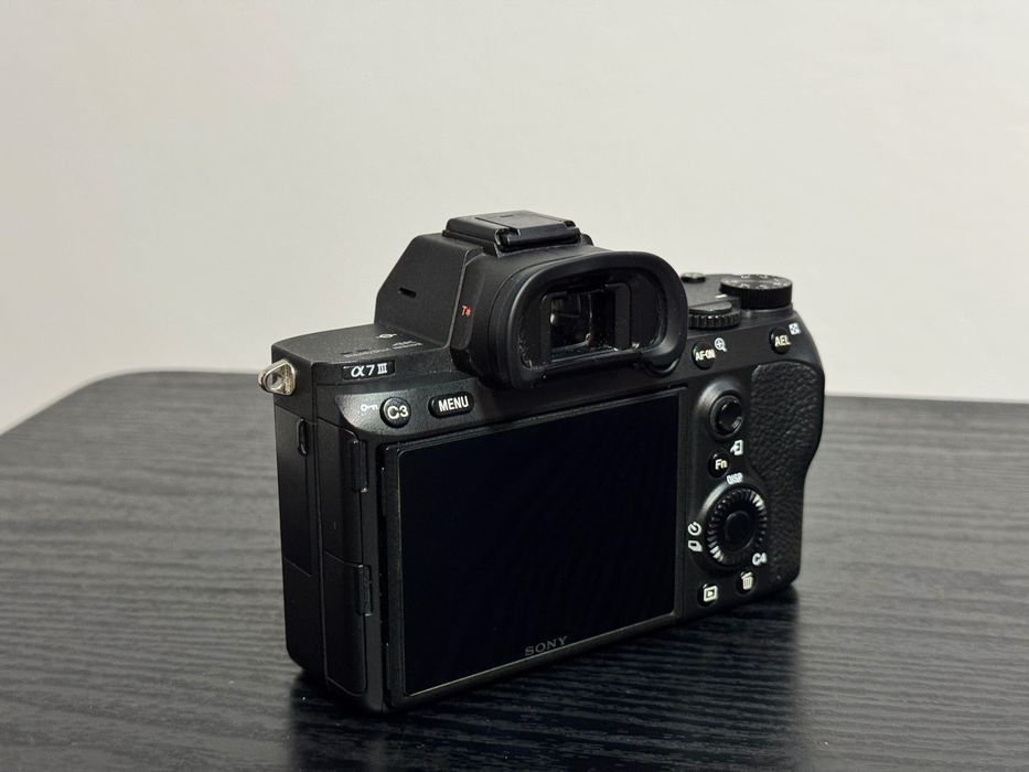 Sony A7 III 24MP-4K Full Frame - 20 000 cadre + obiectiv
