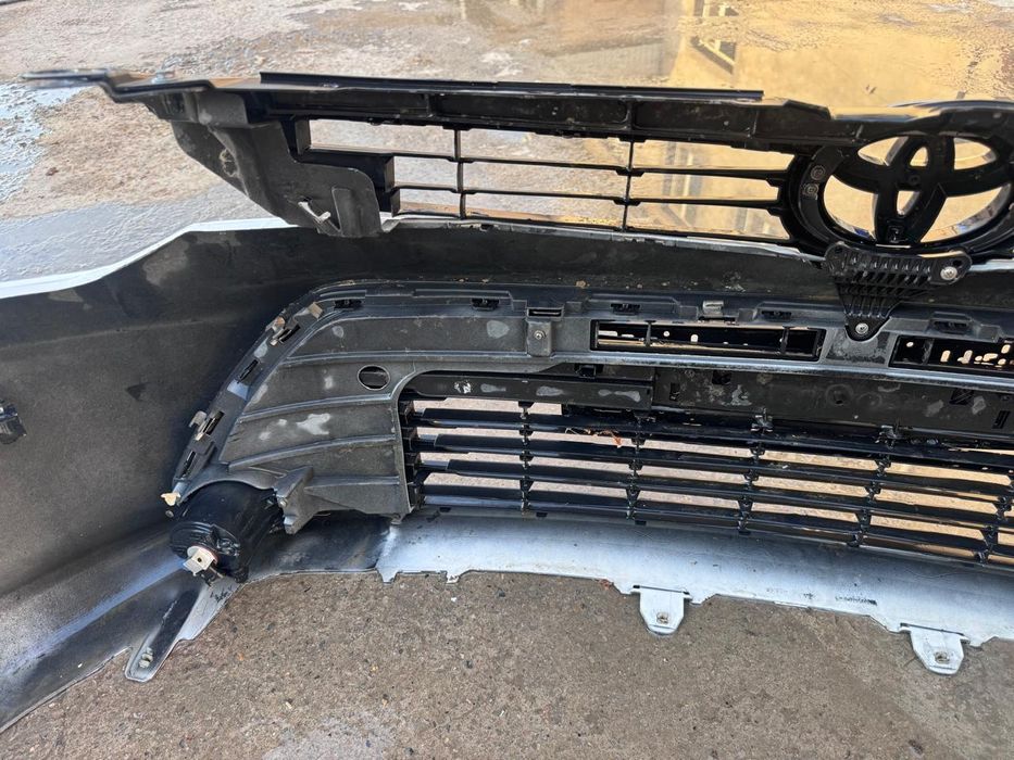 Бампер от тойота 55 срочно