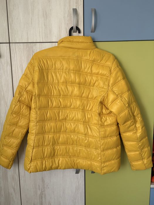 Продавам дамско преходно яке Esmara