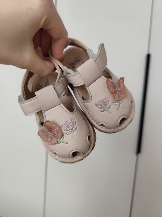 Продам сандалии детские