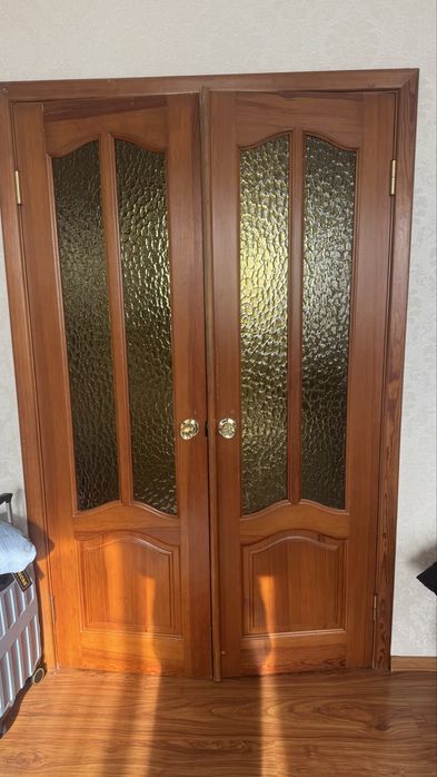 Продам межкомнатные деревянные двери