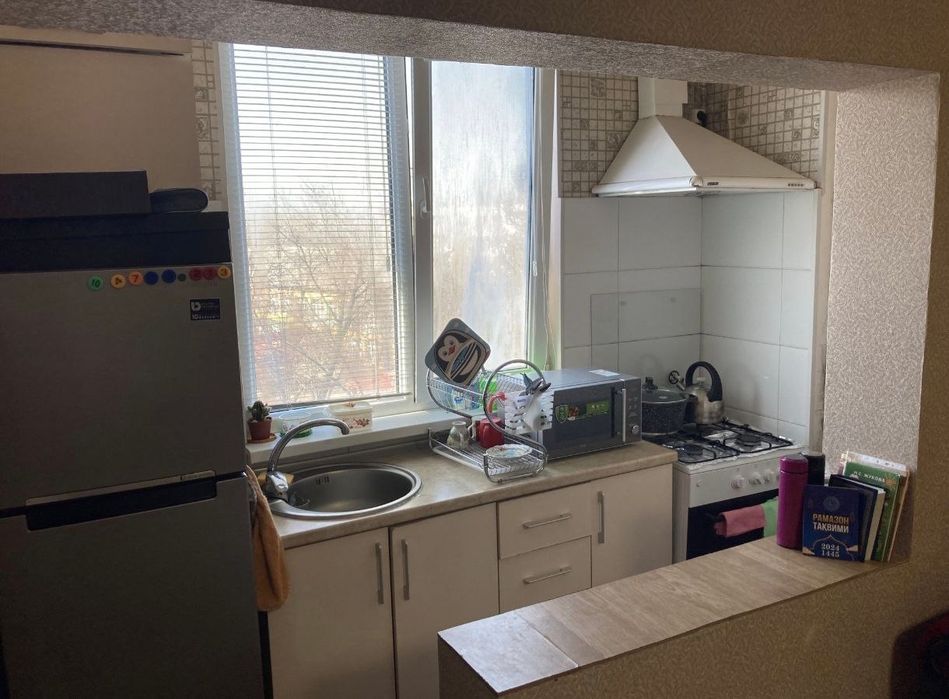 Продается 1-а комнатная на м-ве Феруза (Ориентир 221 Школа)