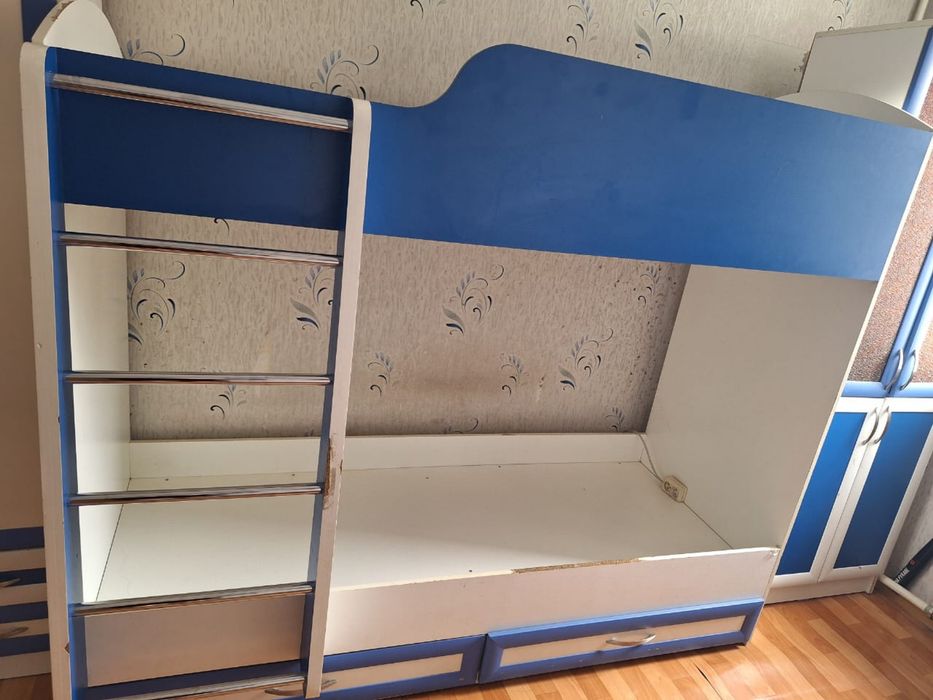 Кровать двухъярусная
