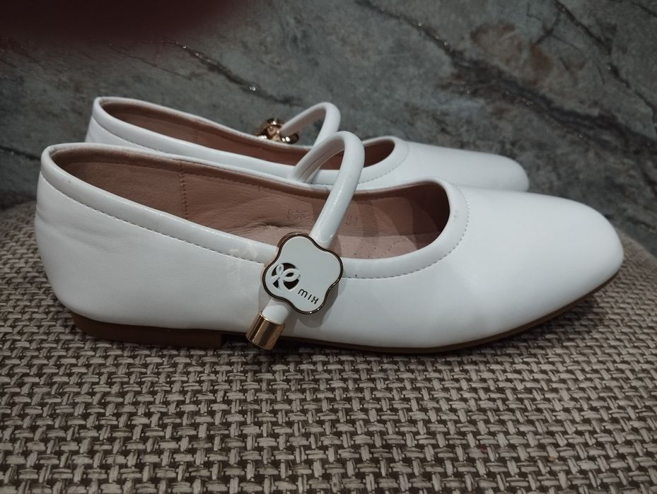 Продается обувь для девочек