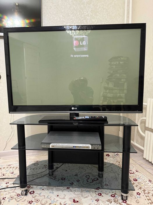Продам Телевизор LG, с тумбой. 25000 тенге
