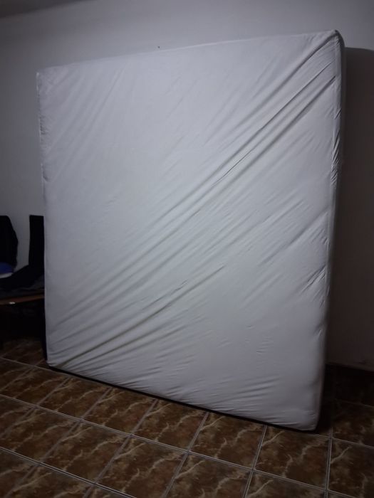 Vând saltea 200/180/30