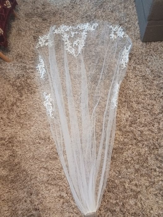 Rochie mireasa , mărimea 42, însă merge și mai mult sau chiar și un 40