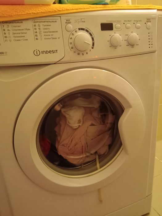 Продам газовую плиту и 2 стиральные машины.