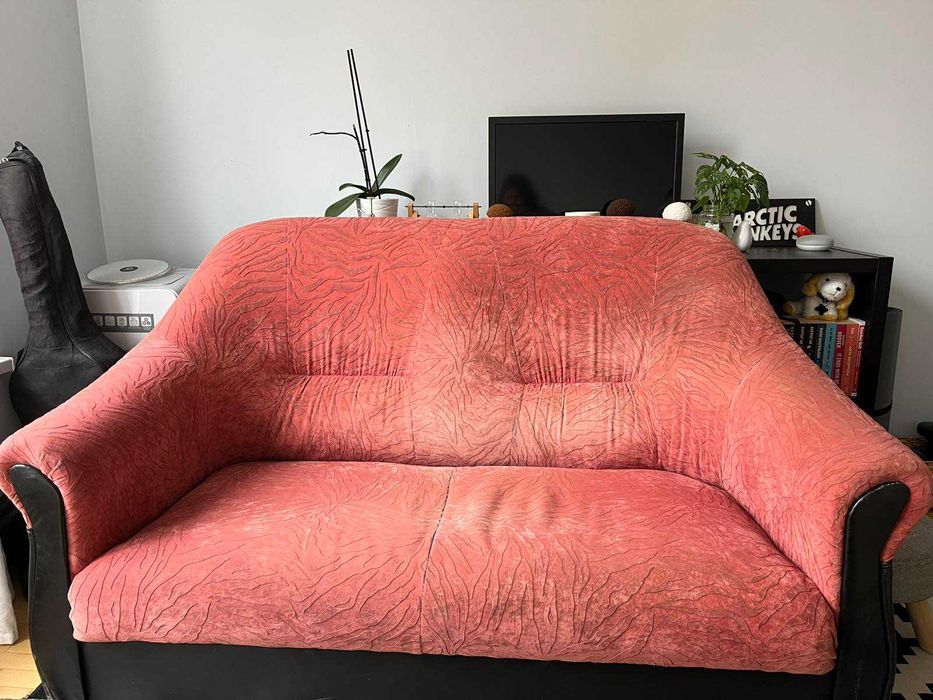 двуместен диван и фотьойл