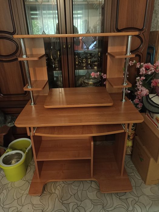 Продам компьютерный стол