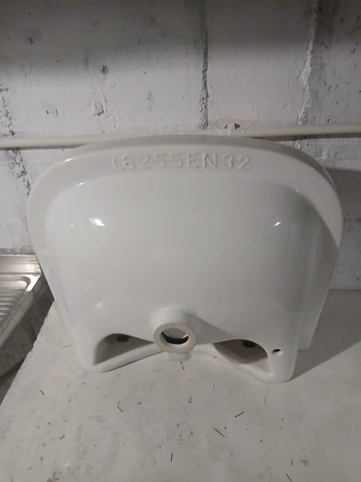 Vând  chiuveta în stare foarte buna