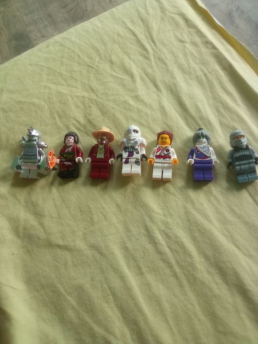 Здравейте продавам lego ninjago редки фигурки