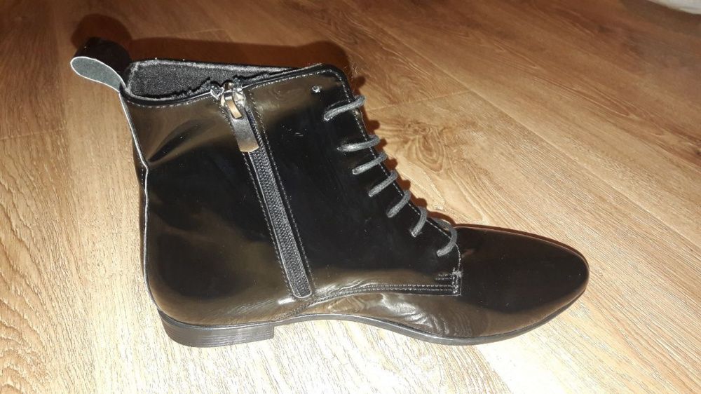 Продаются ботинки