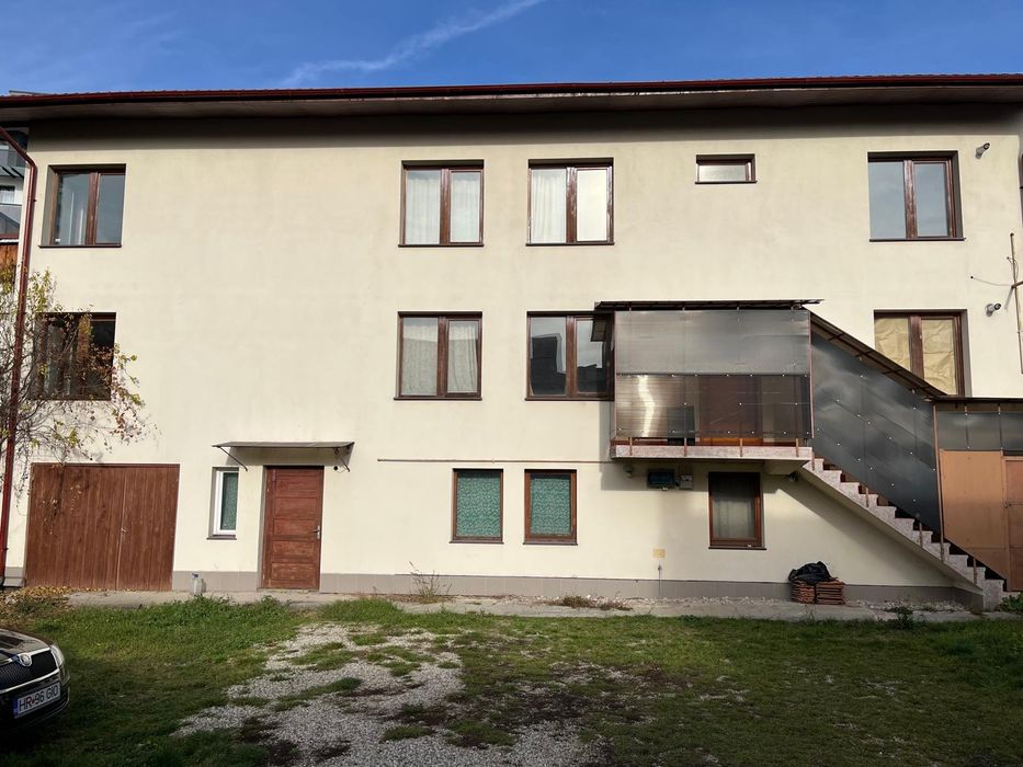 Vand Casa in Cluj pe strada Paris .