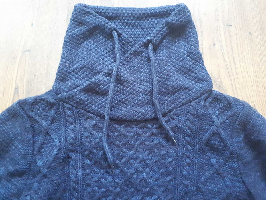 Мъжки пуловер М размер