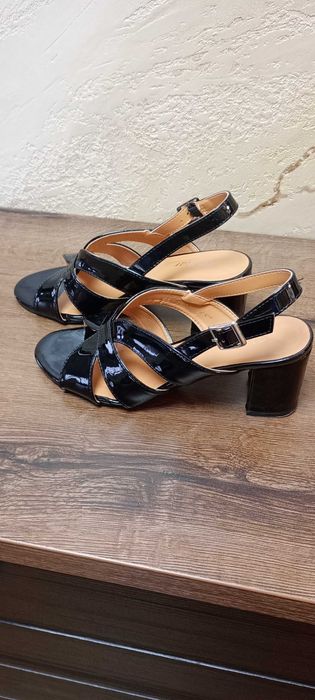 Дамски черни,официални,кожени обувки.