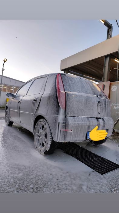 Mașină Fiat Punto
