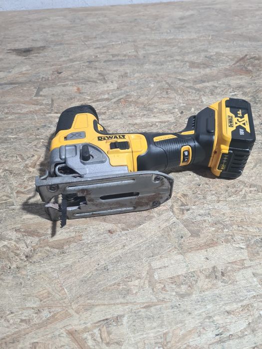 Fierastrau pendular soricel DeWalt DCS335