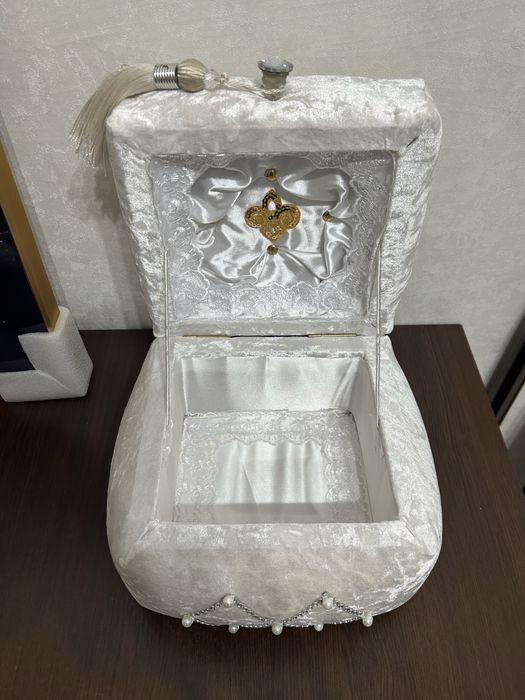 шкатулка новая.