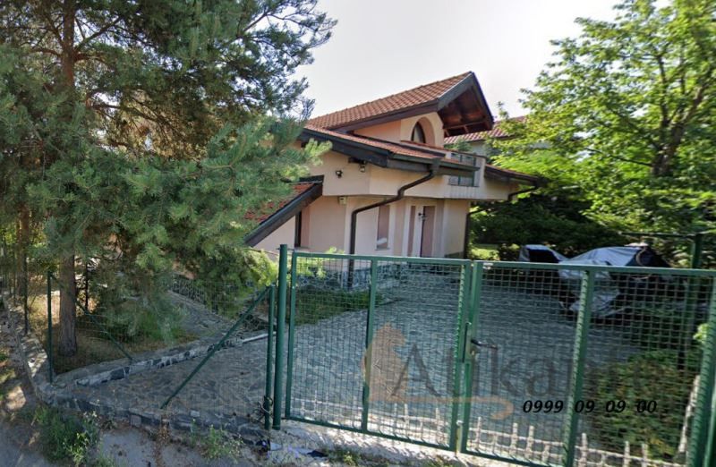 Дава се под наем Къща в с. Панчарево, Област София-град - 280 кв.м за 1650 € - Снимка #1