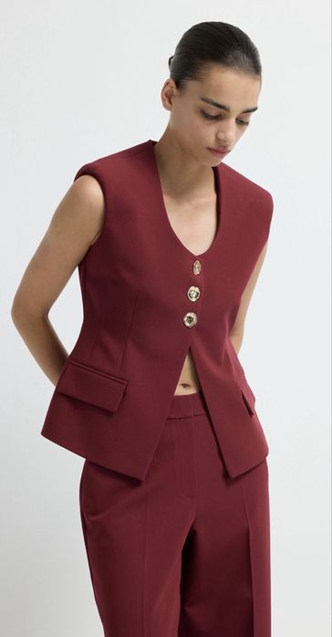 Елегантен комплект от панталон и елек в бордо