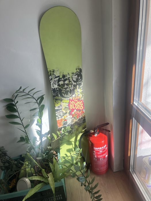 Сноуборд дъска forum young blood 137