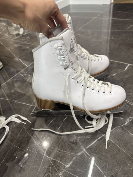 Коньки фигурные Jackson