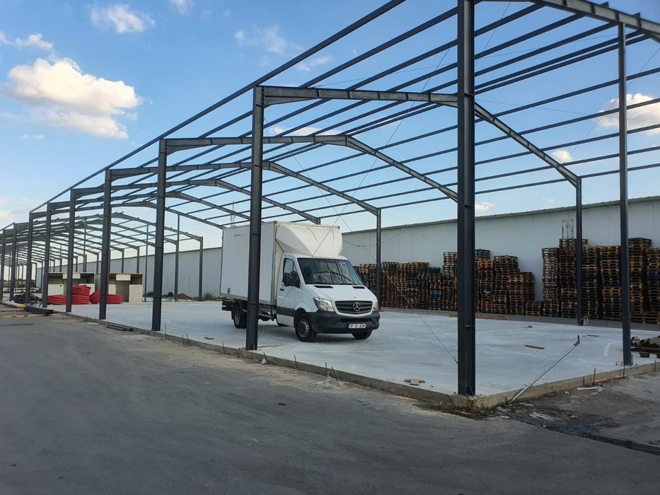 Vand hala metalica 12X35 metri cu panouri sandwichi