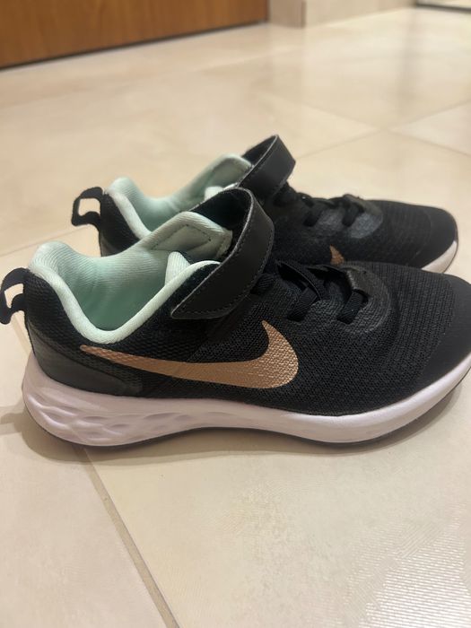 Nike детцки обувки