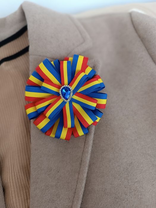 Broșe lucrate manual