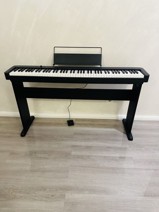 Van Pian Casio aproape nou cu scaun inclus
