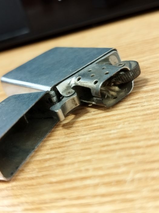 Brichetă Zippo Originală de Colecție – Anul 2000 (Cod XVI)