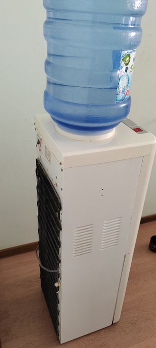 Кулер сууга сатылады, жағдайы орташа, ыссы суу ислемей қалды,