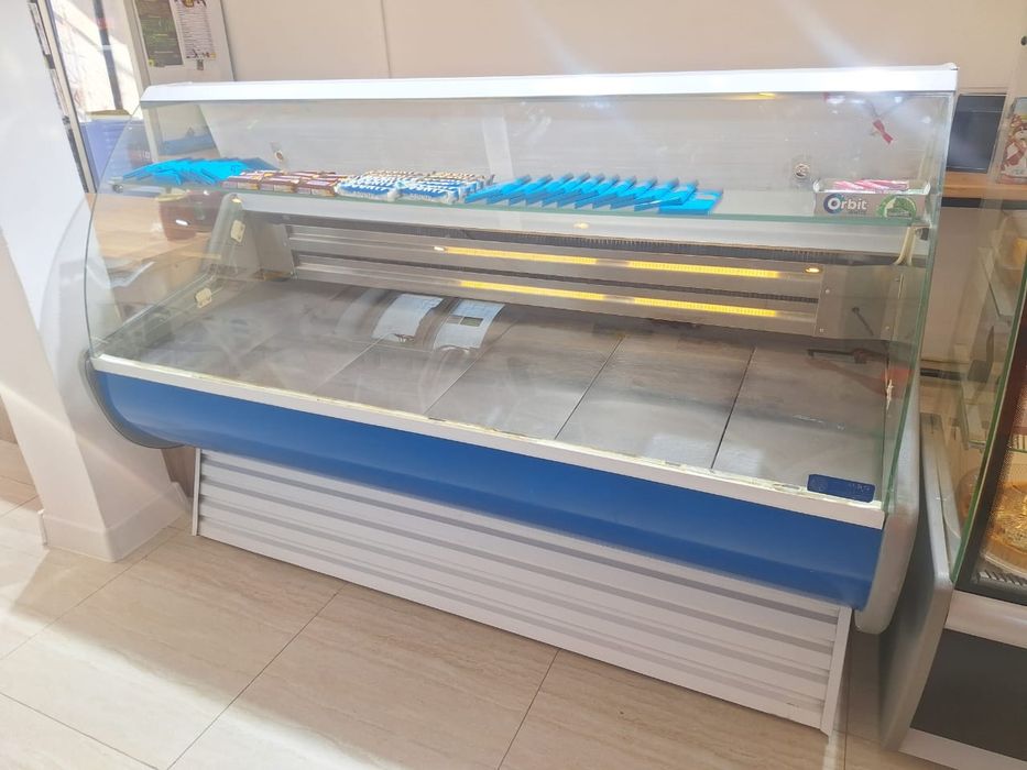 Продажа витрины и детской кровати
