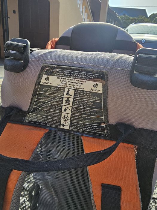 Scaun deuter pentru drumeti.