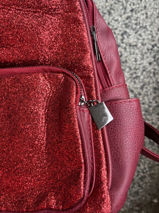 Червена дамска раница
