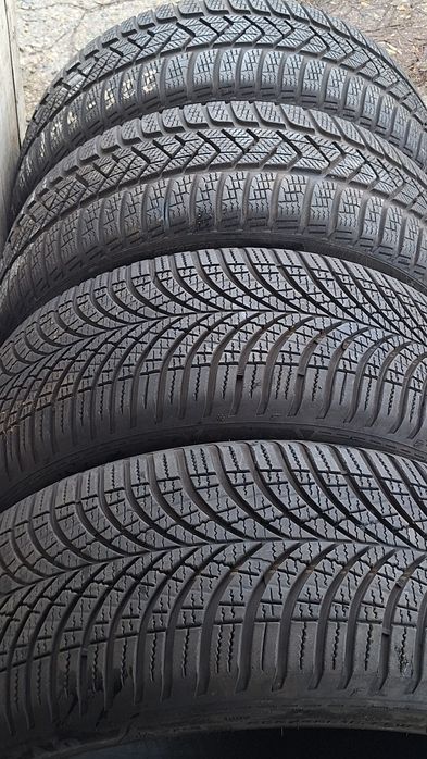 Anvelope iarna 225 45 18