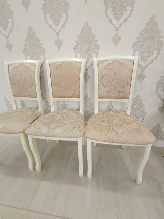 Продам  Стол  гостинную  со  стульями   18 шт