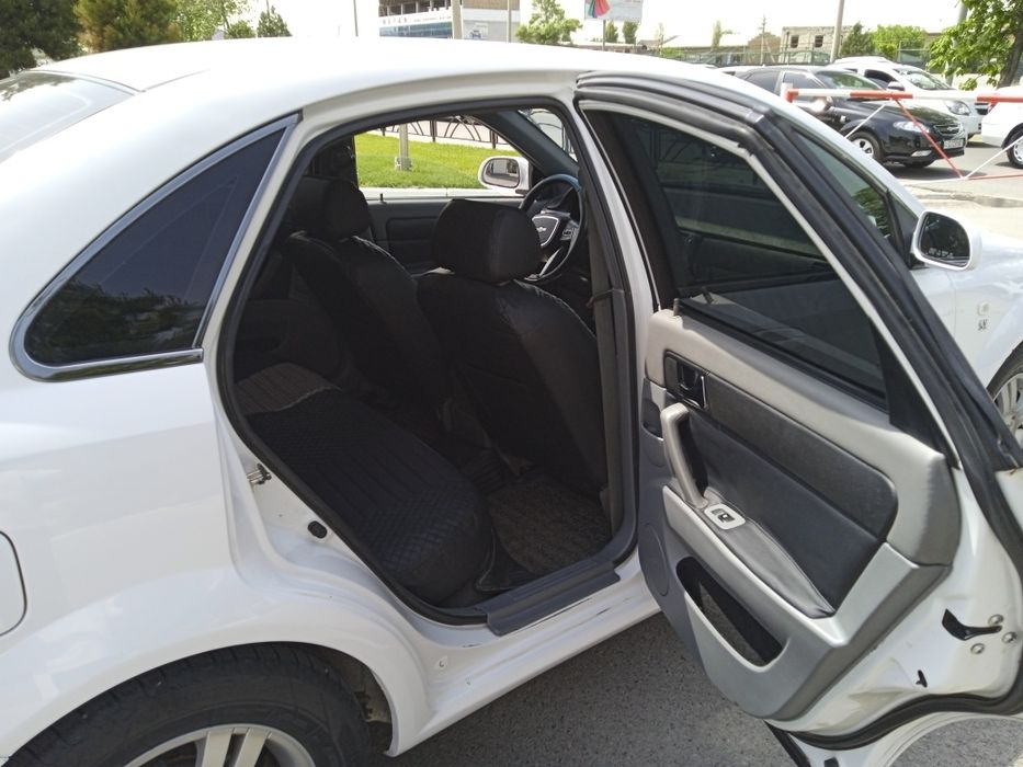 Laceti 1.8   avtomat karobka ARENDA VIKUP