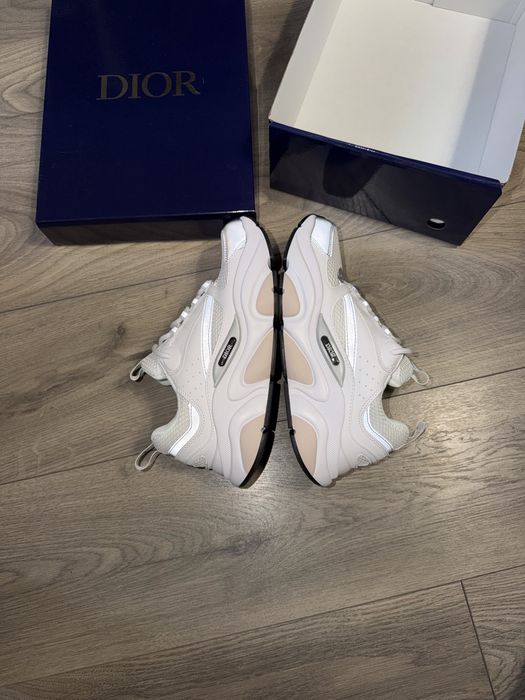Dior B22