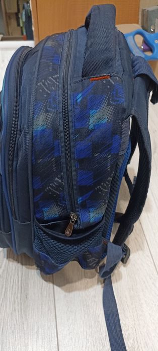 Продам портфель на мальчика школьный
