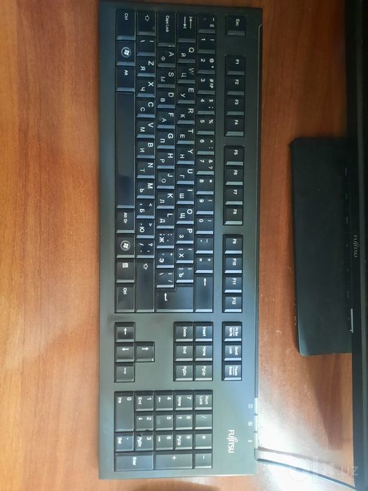 Fujitsu siemens stol kompyuteri