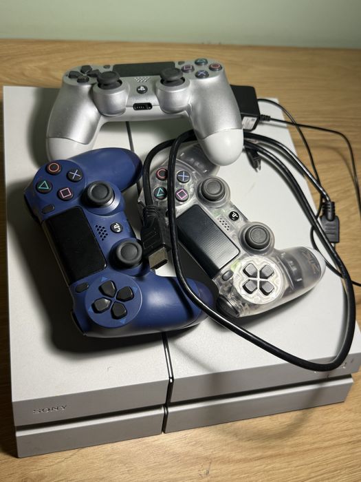 Моя родная пс 4 хорошем состояний HDMi есть зарядка тоже