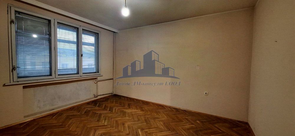 Продава се Тристаен апартамент в Шумен, Болницата - 100 кв.м за 915 €/кв.м - Снимка #2