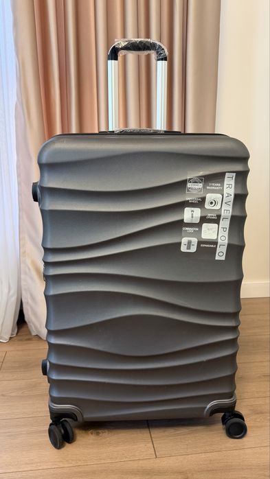 Продам дорожный чемодан