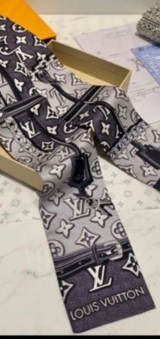 Eșarfă Louis Vuitton,  model 2026, 7 modele,  100% mătase, 120x8cm,  pret fix