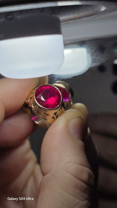 Златен мъжки пръстен с рубин